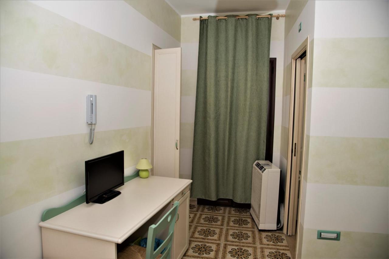 La Lanterna Di Bachi Hotel Шака Екстериор снимка