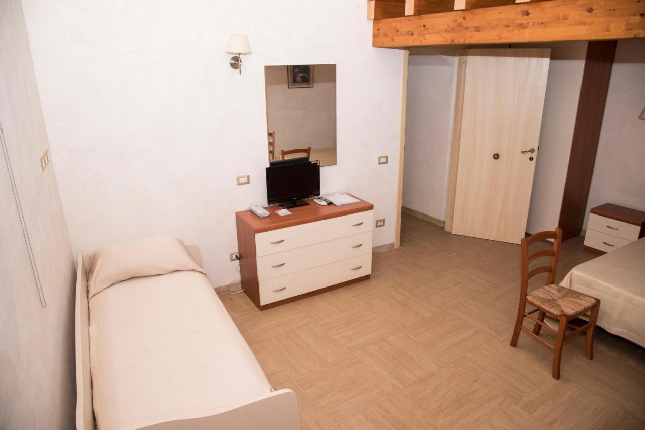 La Lanterna Di Bachi Hotel Шака Екстериор снимка